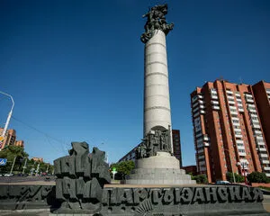 Архитектурно-скульптурный знак Беларусь Партизанская